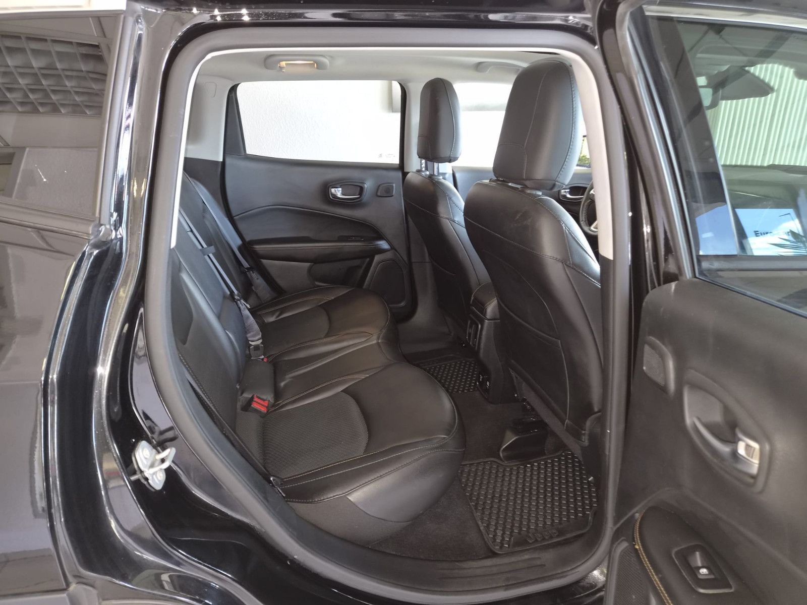 Fahrzeugabbildung Jeep Compass Limited 4WD / LED / NAVI / LEDER