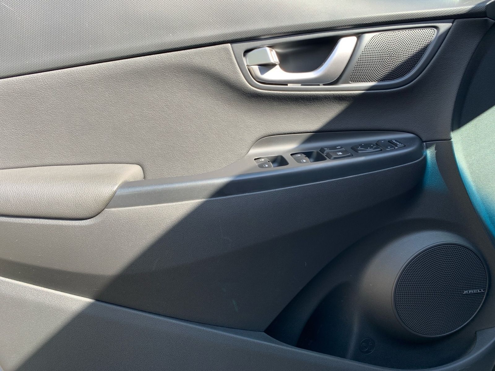 Fahrzeugabbildung Hyundai KONA 1.6 T-GDI 7-DCT Prime Leder Schiebedach