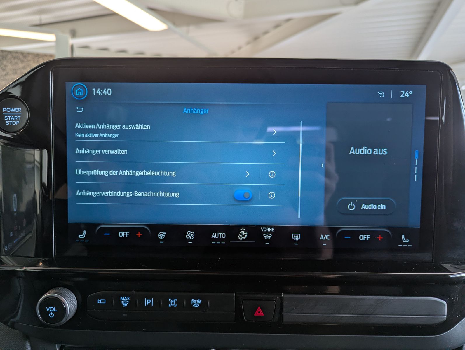 Fahrzeugabbildung Ford Tourneo Custom 320 Titaniu-X Leder Pano StHz AHK