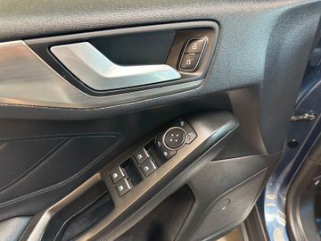 Ford Focus Lim. Titanium *Navi*AHK*LED*