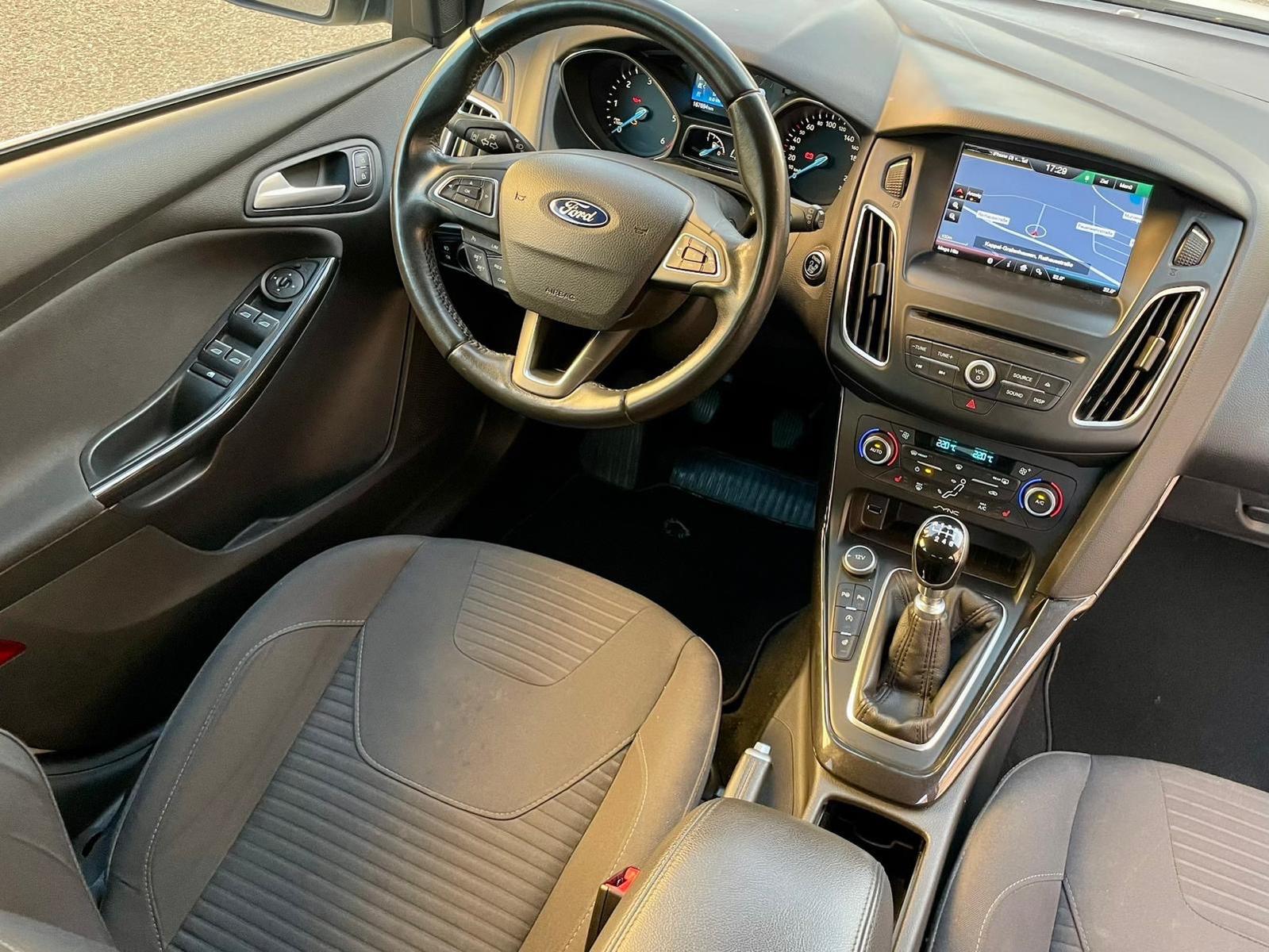 Ford Focus 2015 — photo 10