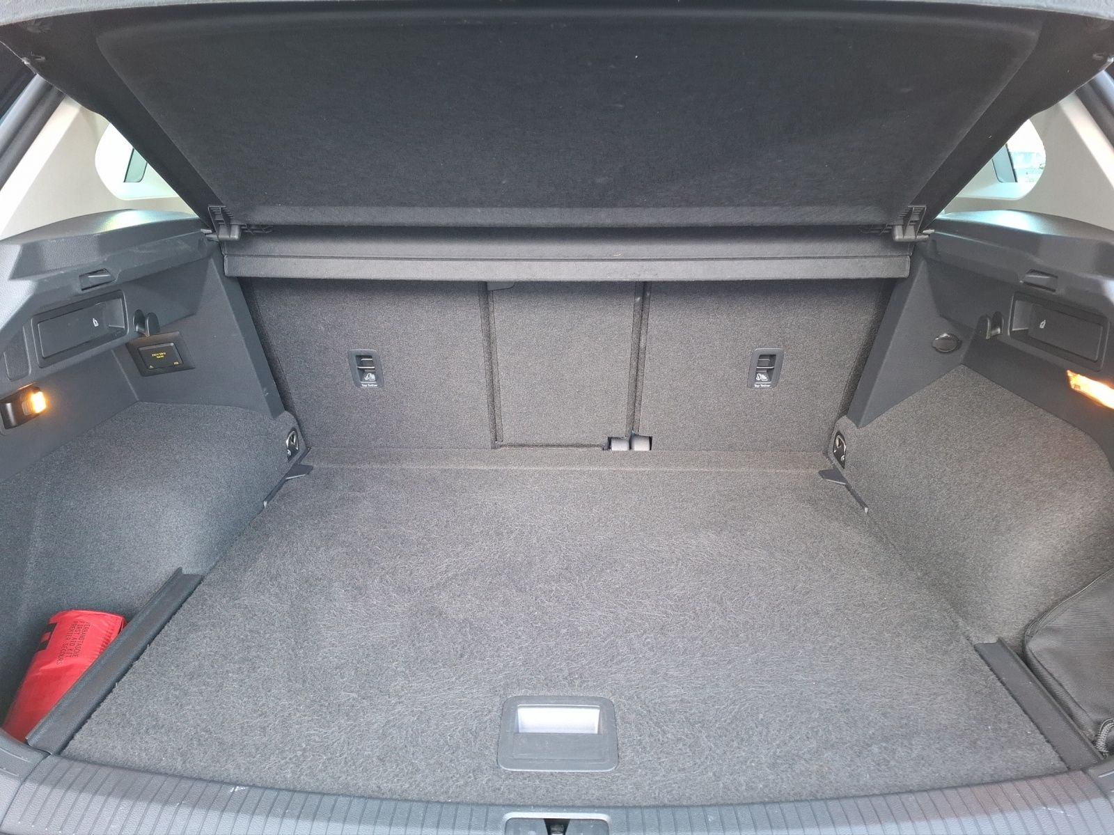 Fahrzeugabbildung Volkswagen Tiguan TSI Life DSG 4M LED Navi AID ACC SH 18"