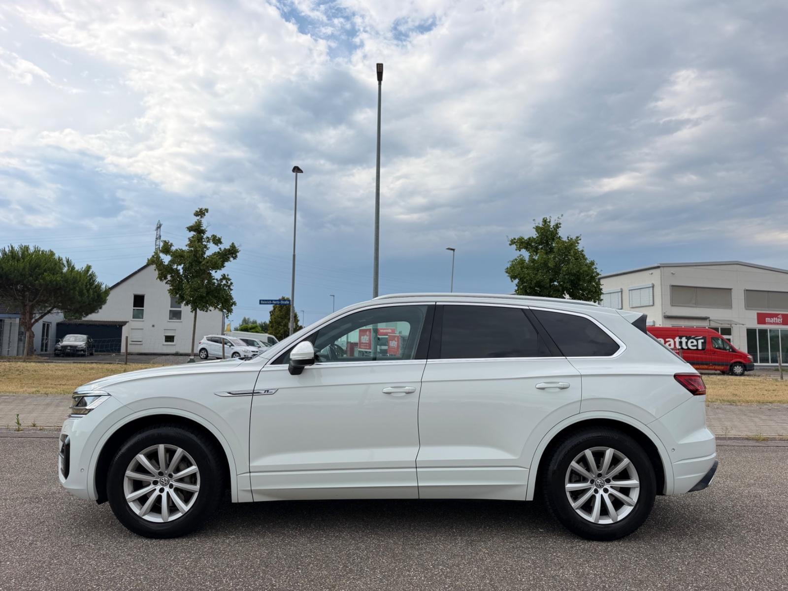 Volkswagen Touareg Elegance 4Motion R-Line