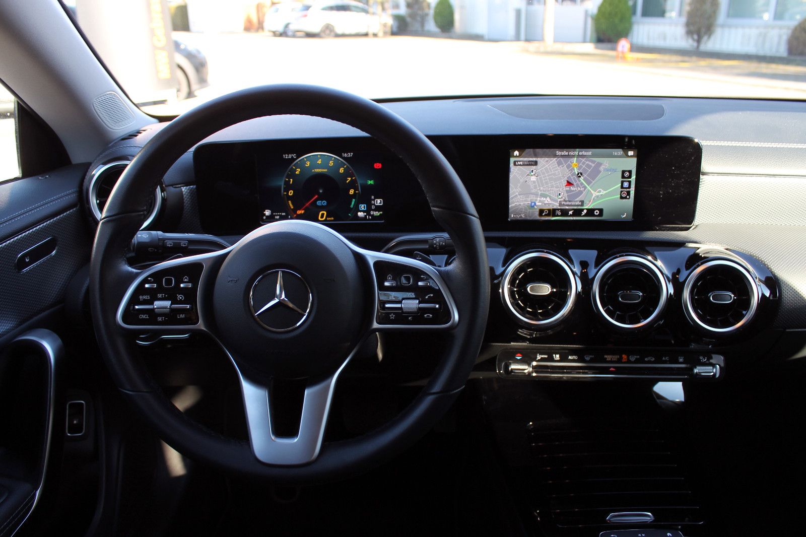 Fahrzeugabbildung Mercedes-Benz CLA 250e Shooting Brake  NAV LED PDC TEMP KAM BT