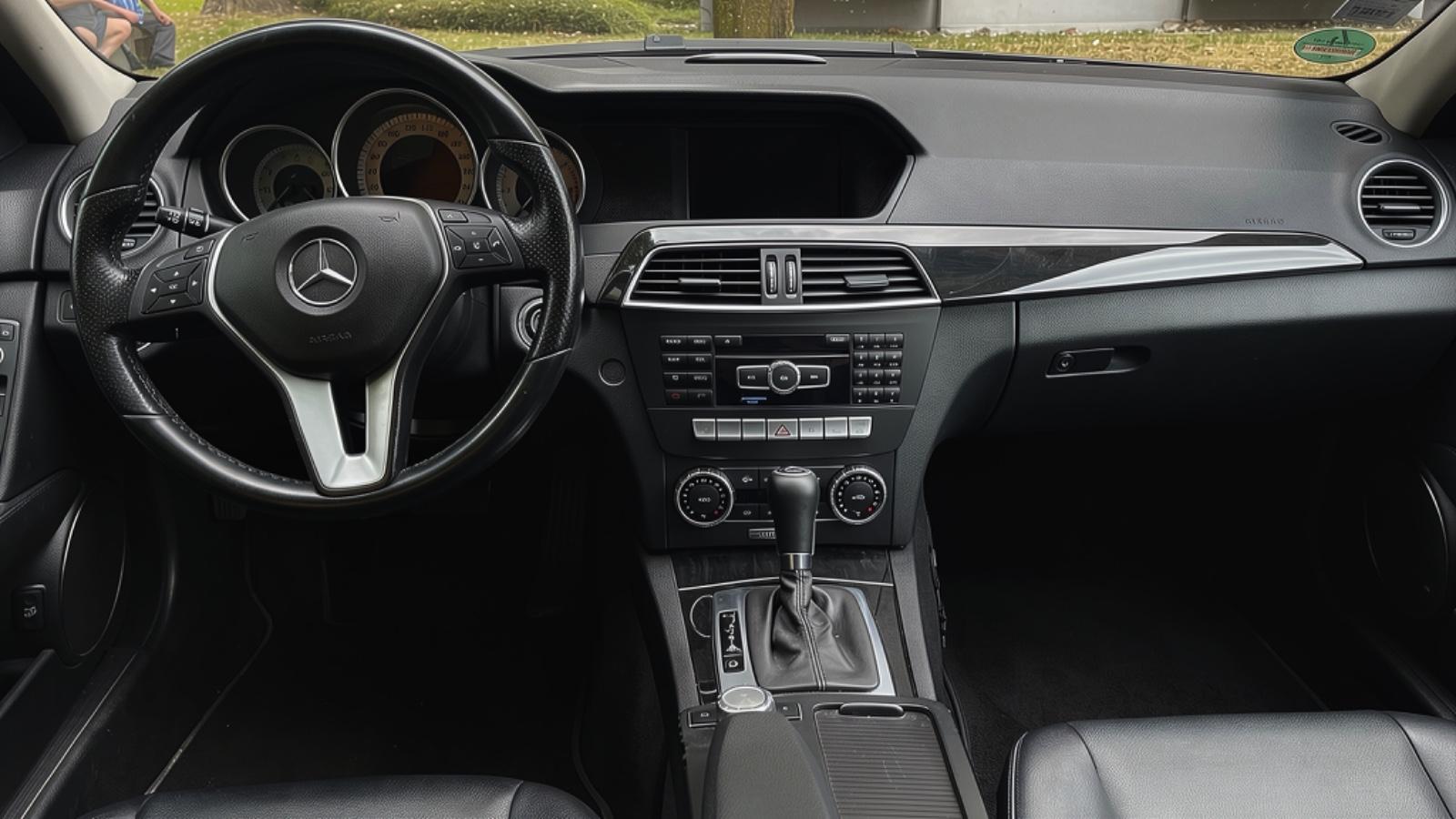 Mercedes-Benz C220 2011 — photo 5