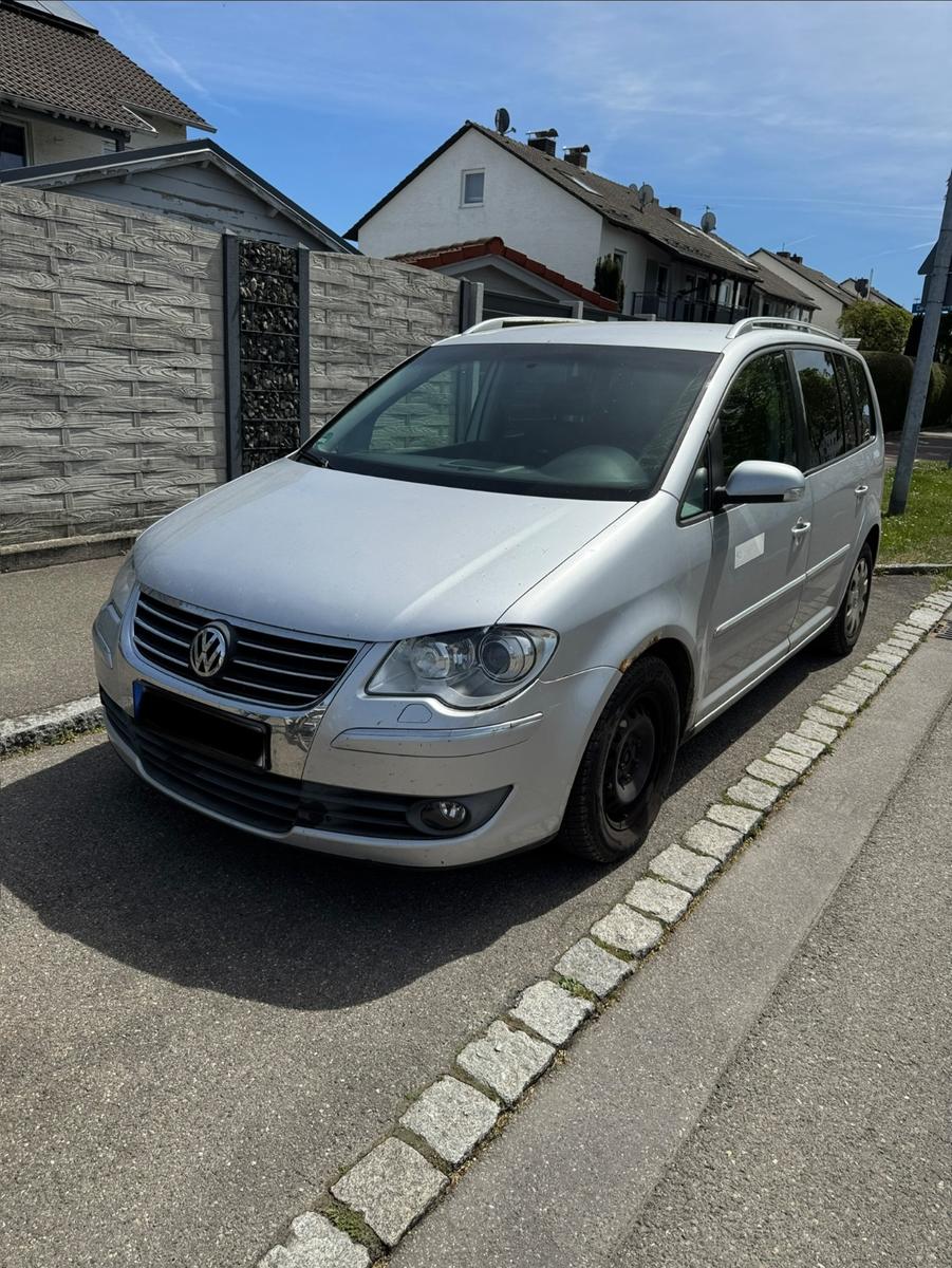 Volkswagen Touran 2.0TDI Highline Ahk,8Fach,Pdc,Temp,Sitzh
