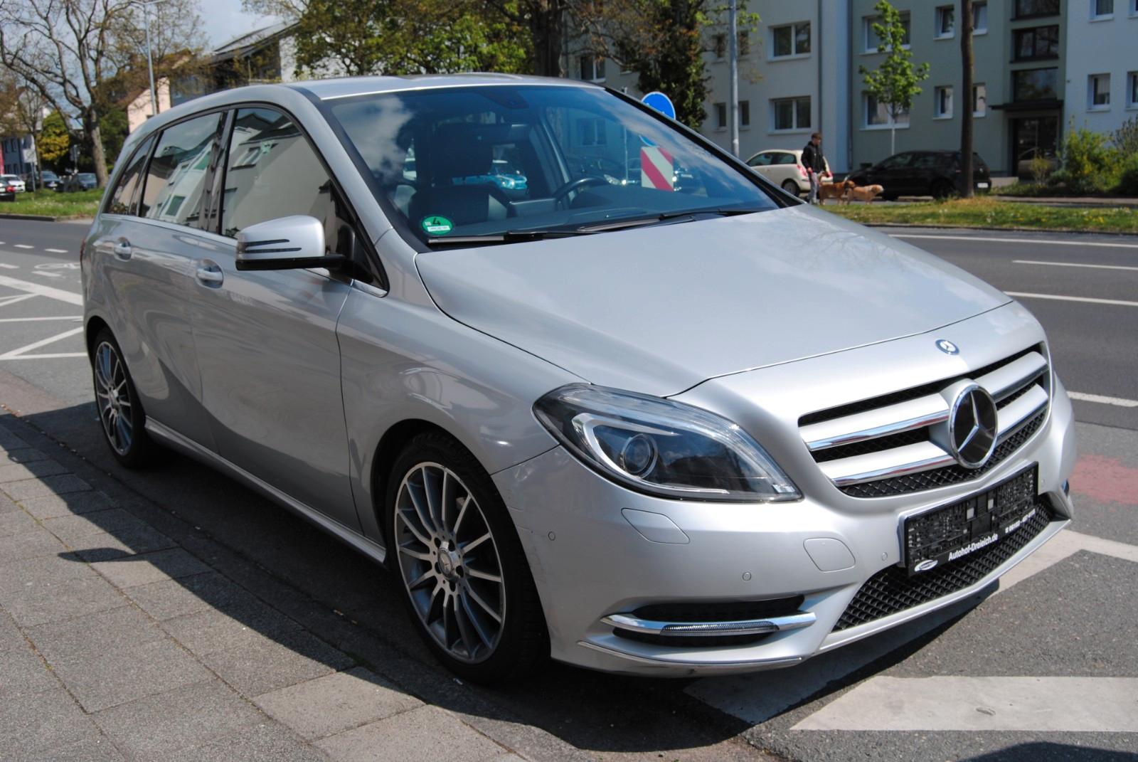 Mercedes-Benz B 200 CDI *Sportpaket*AMG-18"-ALU*NAVI*XENON*AHK