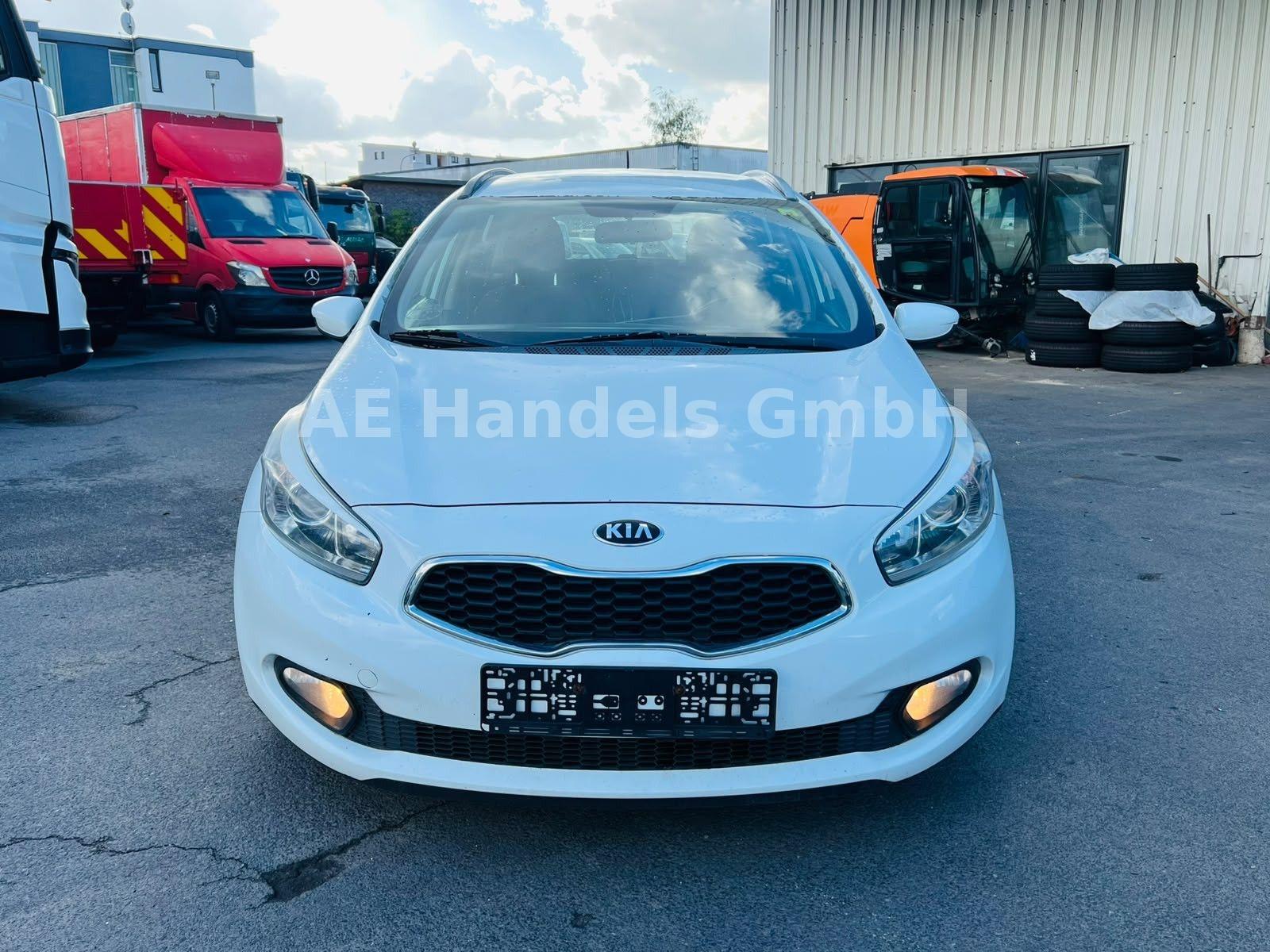 Kia cee'd 2014 — photo 13