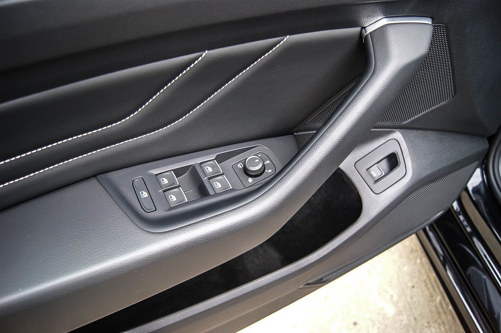 Fahrzeugabbildung Volkswagen Passat Variant 2.0TDI DSG R-LINE ANHZV STANDHZG