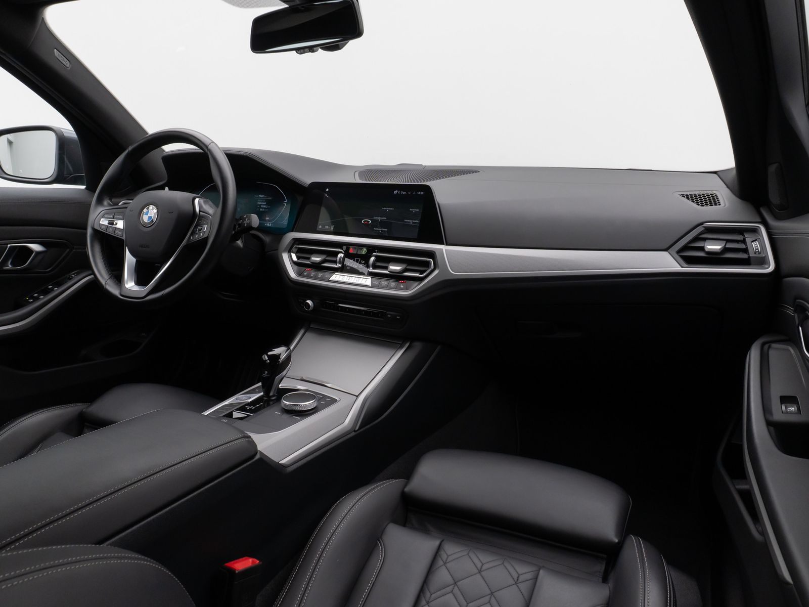 Fahrzeugabbildung BMW 320d DAB HiFi CockPitPro Lordos Alarm PDC Sport