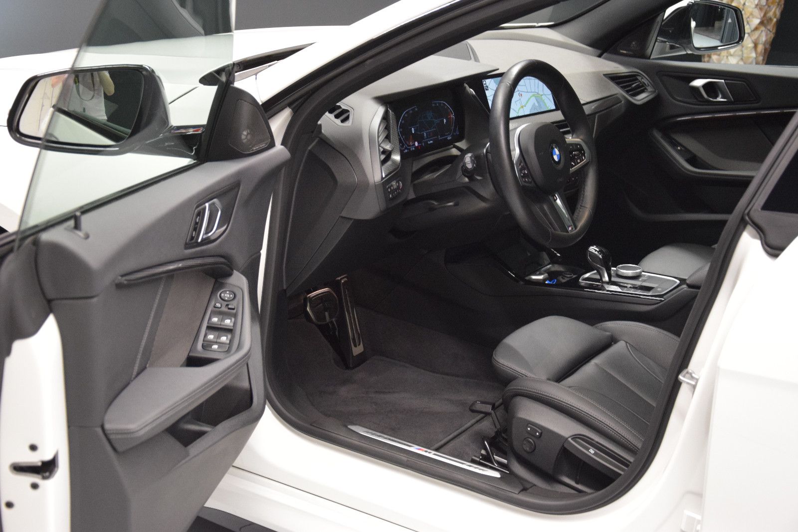 Fahrzeugabbildung BMW 218 i Gran Coupé M Sport H&k Pano HuD Leder ACC