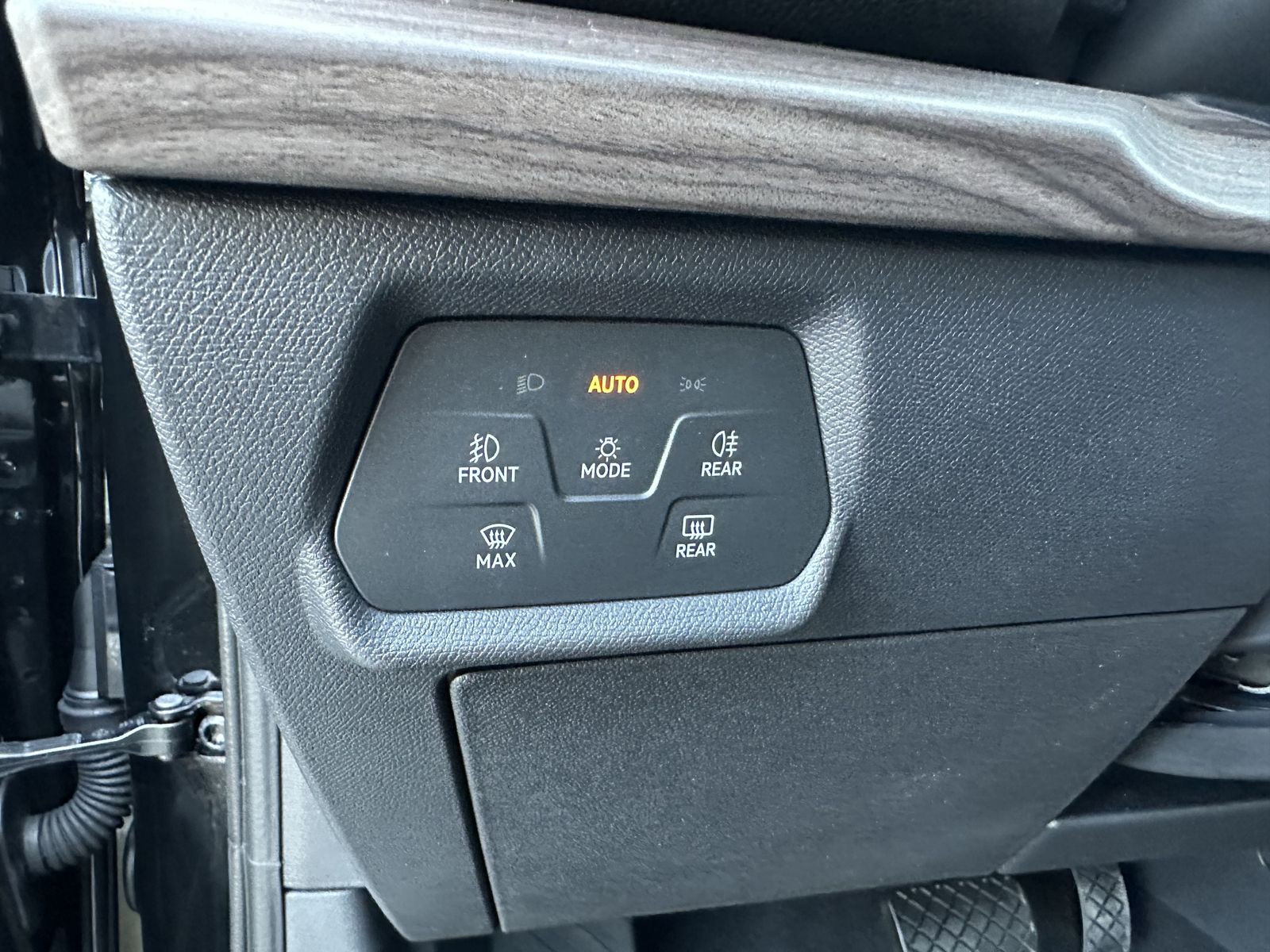 Fahrzeugabbildung SEAT Leon ST 2.0 TDI Xcellence DSG NAV+LED+ACC+KAMERA