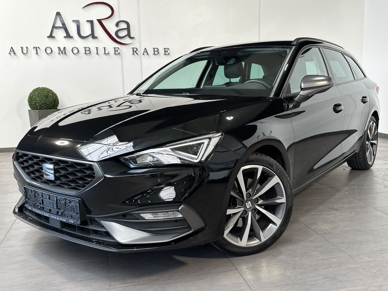 Fahrzeugabbildung SEAT Leon SpT 2.0 TDI DSG FR NAV+LED+AHK+ACC+18ZO+1HD