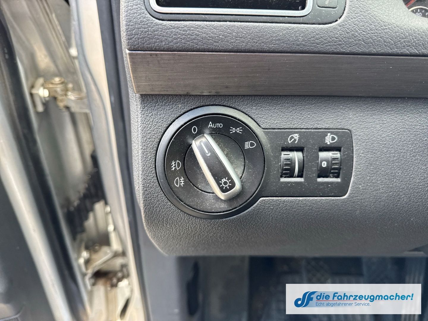 Fahrzeugabbildung Volkswagen Touran Comfortline Navi Dyn. Kurvenlicht *EXPOR