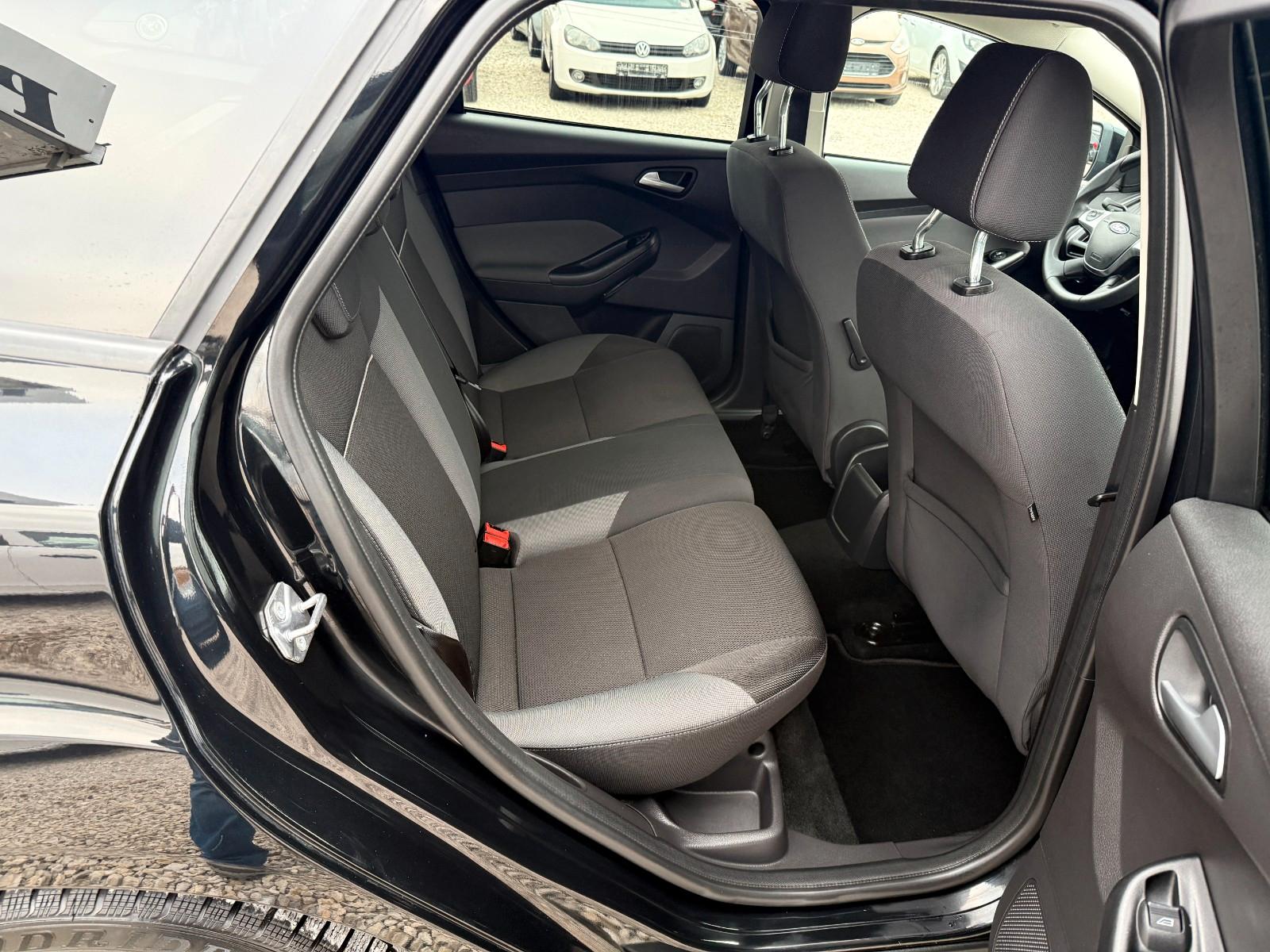 Ford Focus 2014 — photo 13