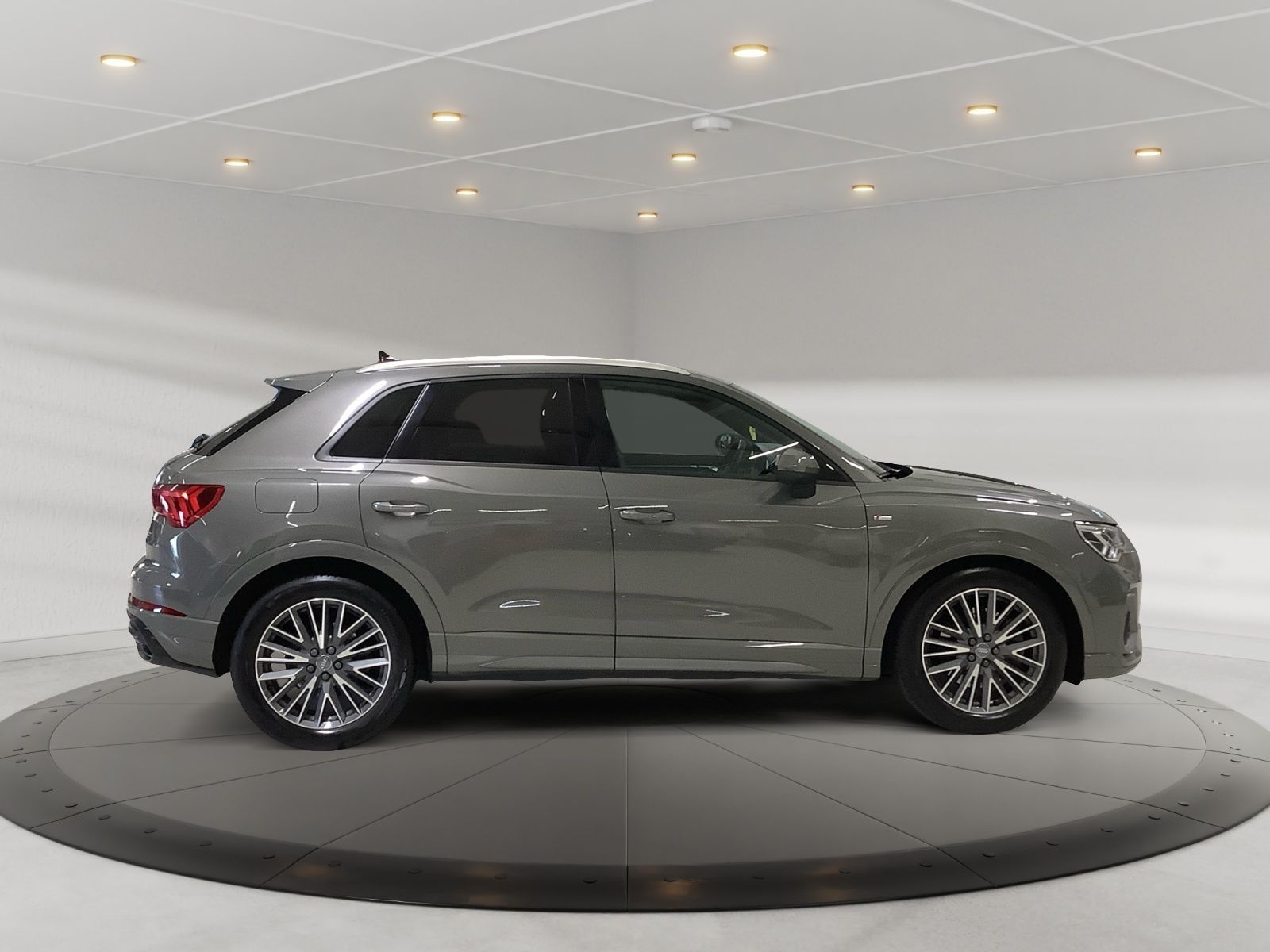 Q3 S line 45 TFSI quattro 169 kW,Navi,LED,elektr