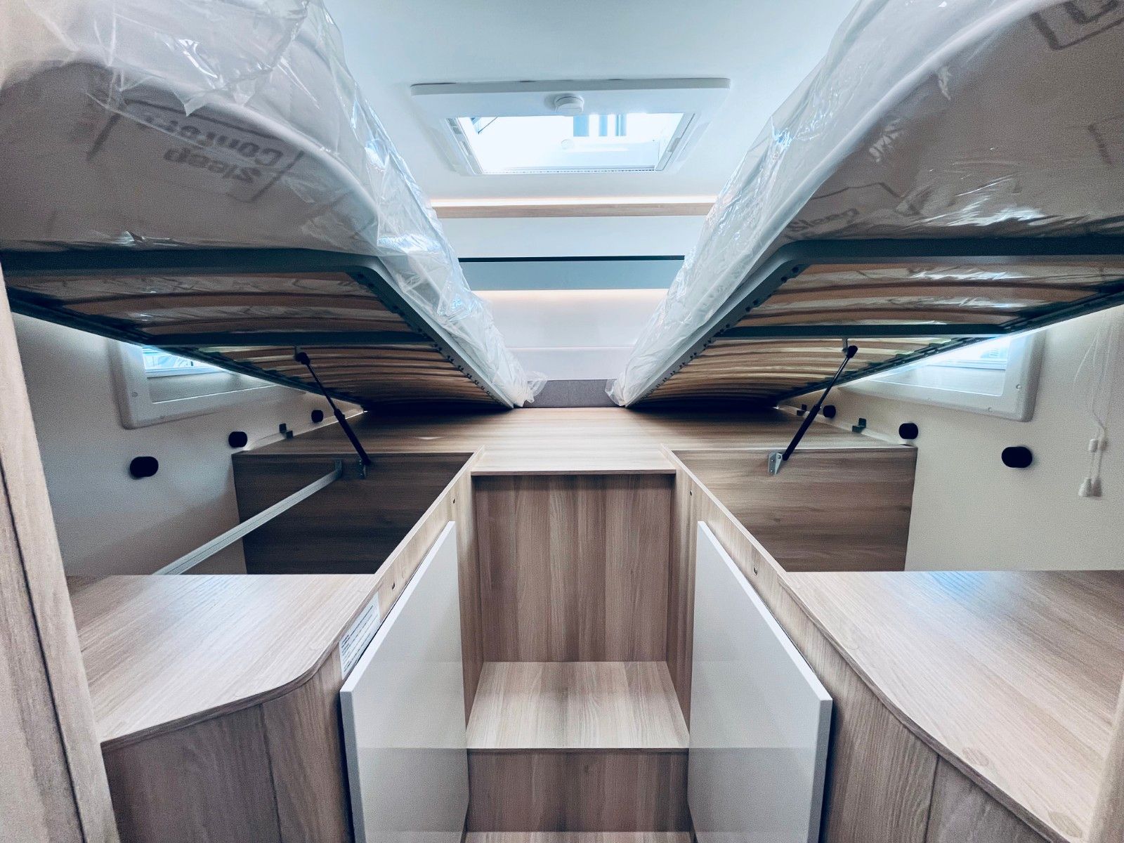 Fahrzeugabbildung NobelART T-7000 - Modell 2026 - Hubbett