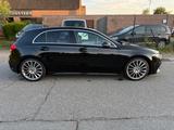Mercedes-Benz A 200 AMG-Line *360°*D-TACHO*AMBIENTE*LED* - : Schwarz, Panorama-Dach, mit Klimaautomatik