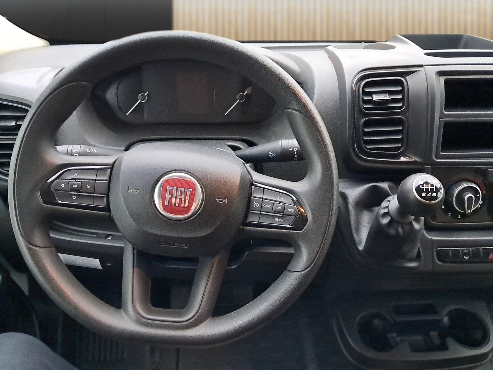 Fahrzeugabbildung Roller Team Livingstone K2 Hubbett,Markise,Tempomat