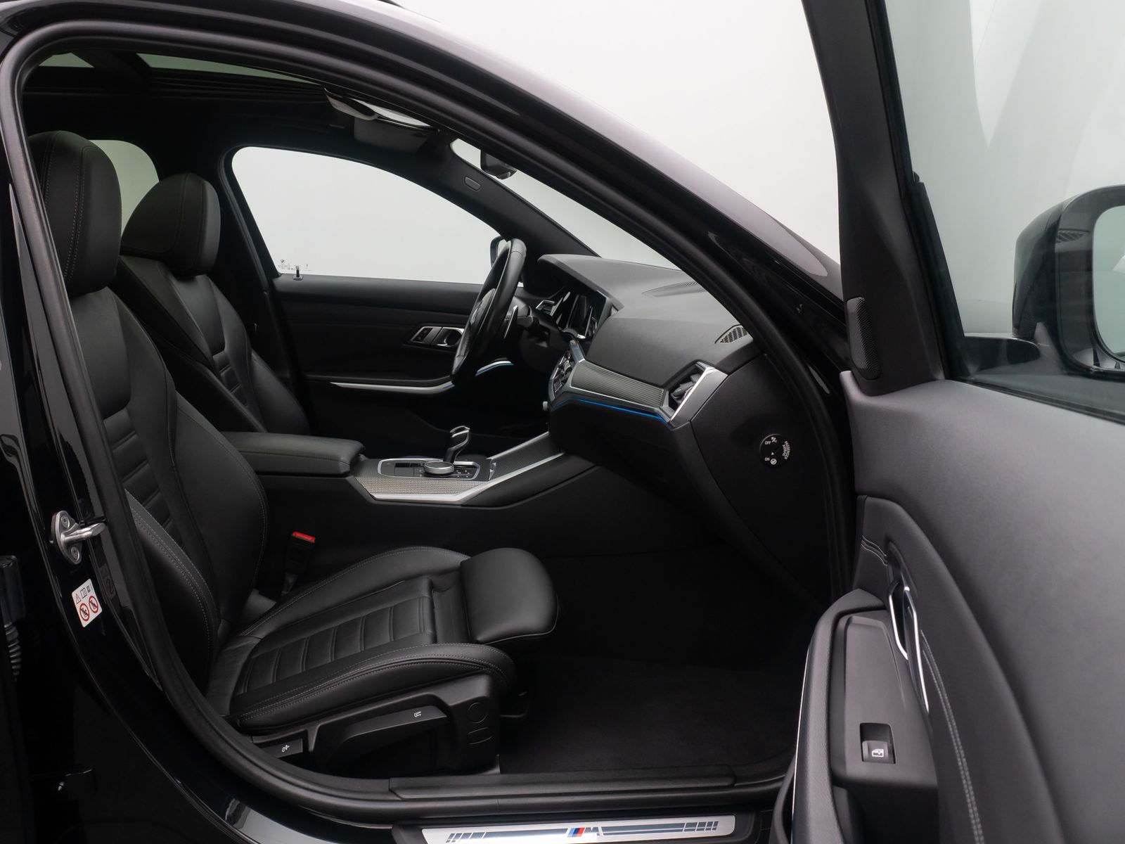 Fahrzeugabbildung BMW 330e M Sport DAB HiFi Laser HUD Panorama AHK 19"