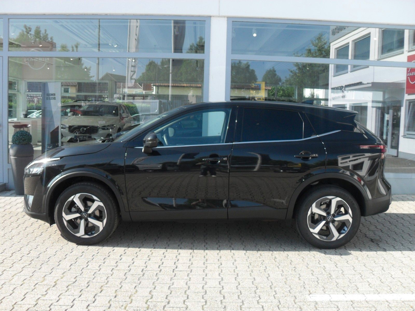 Fahrzeugabbildung Nissan Qashqai N-Connecta 1.3 DIG-T MHEV
