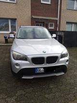 BMW X1 sDrive18i /Panoramadach/18ZollAlu/PDC vor+hin - BMW X1: Panoramadach
