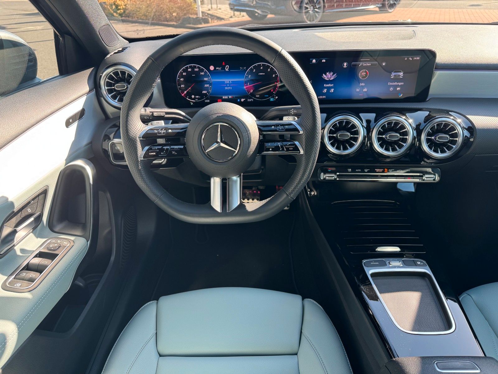 Fahrzeugabbildung Mercedes-Benz A 250 4Matic+AMG+AHK+Ambiente+RKF+Leder