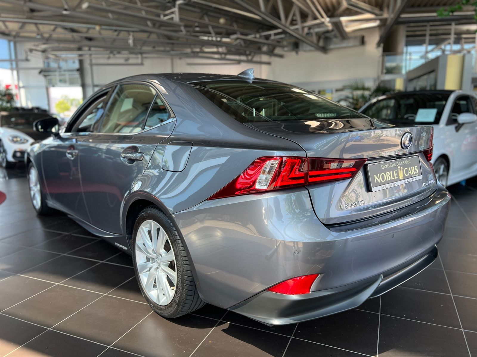 Fahrzeugabbildung Lexus IS 300h Executive Line LED NAV SHZ