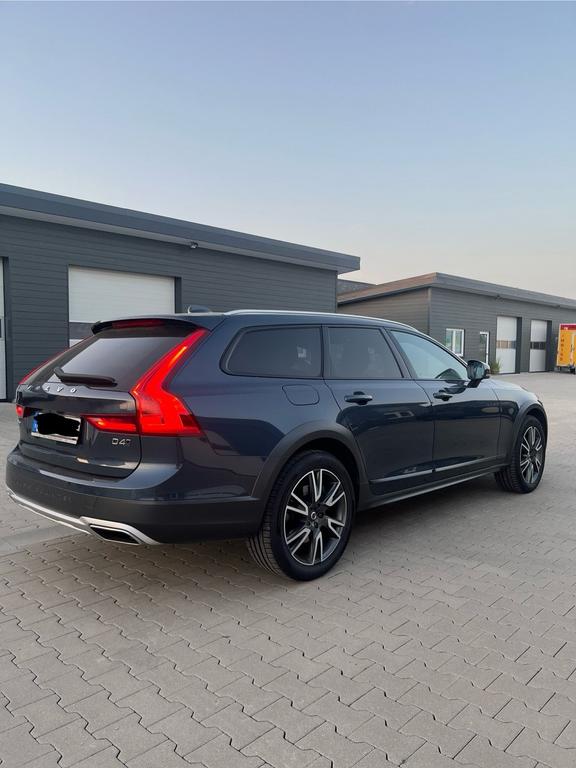 Volvo V90 Cross Country