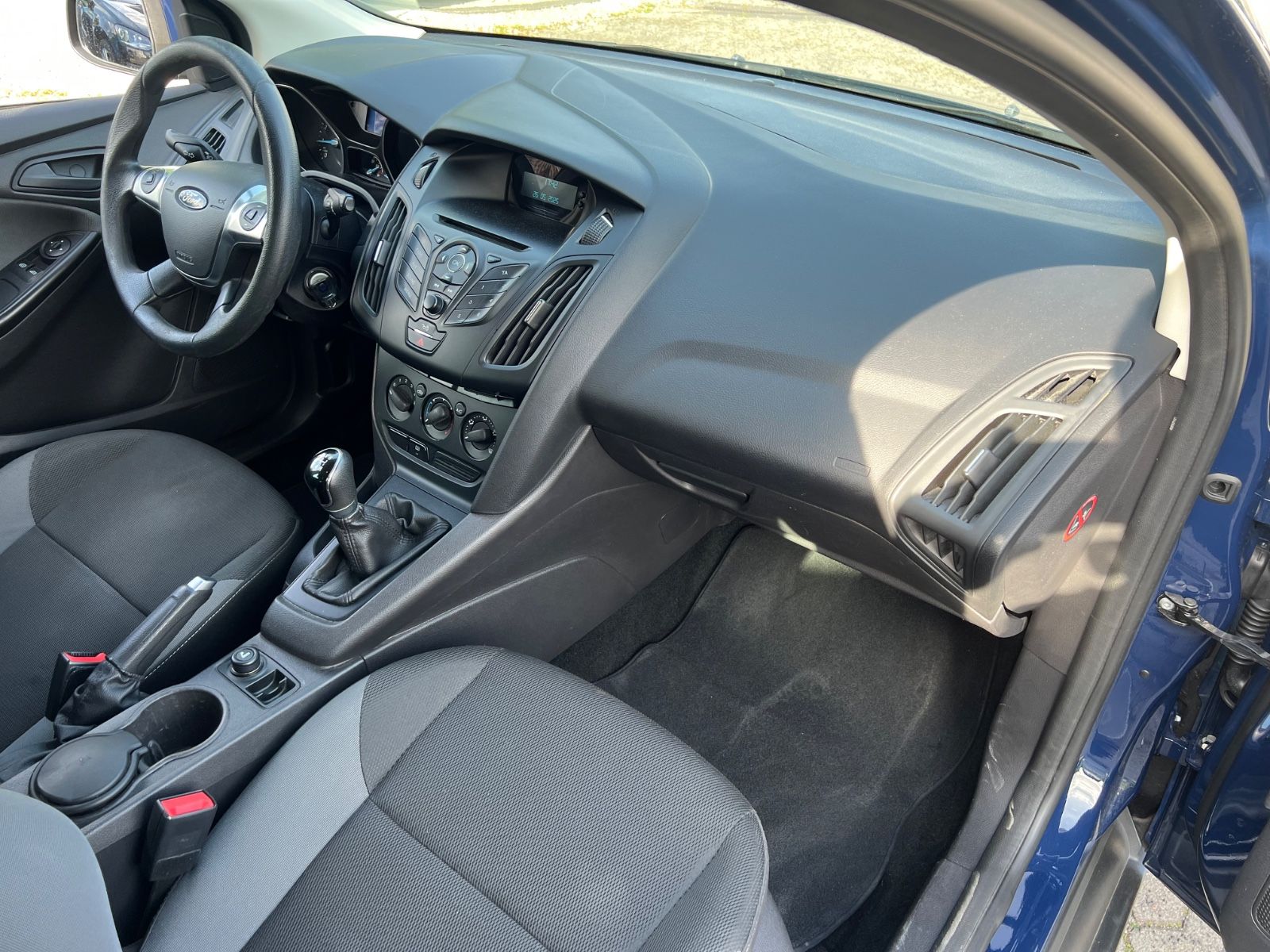 Fahrzeugabbildung Ford Focus Turnier 1.6 Ambiente