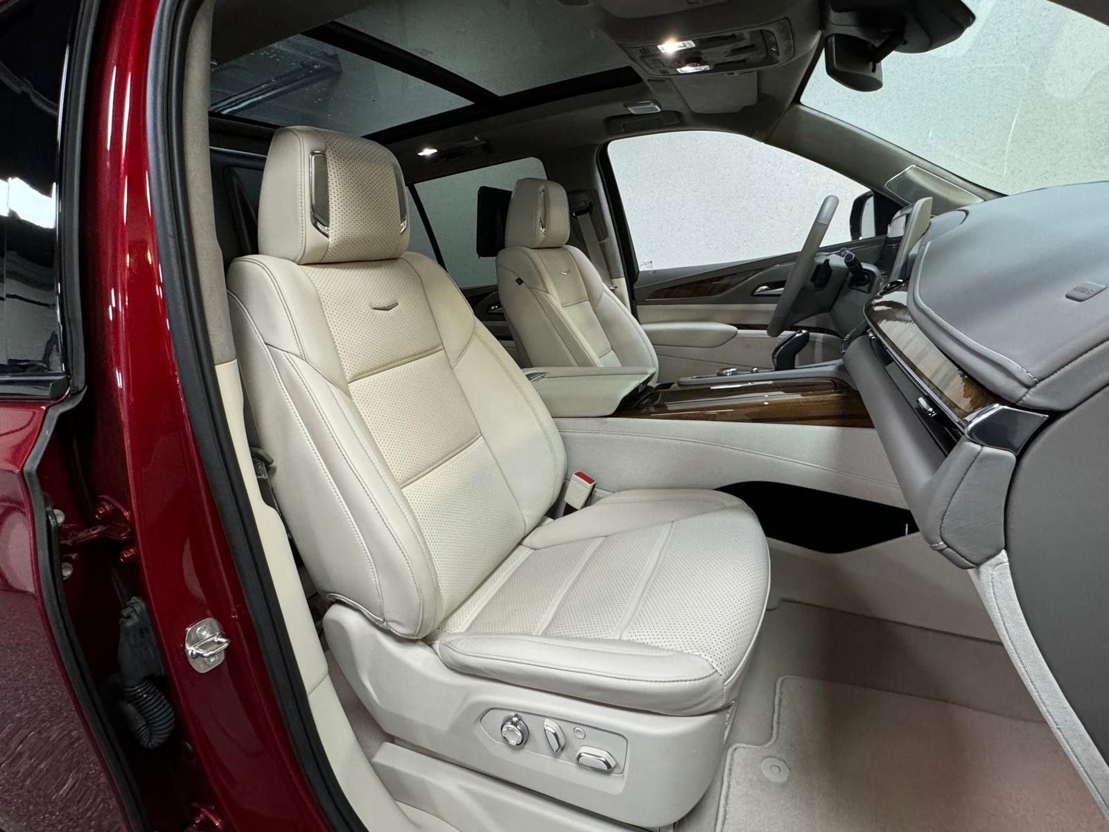 Fahrzeugabbildung Cadillac ESCALADE SPORT-PLATINUM 6.2 V8 -NIGHT VISiON 3 J