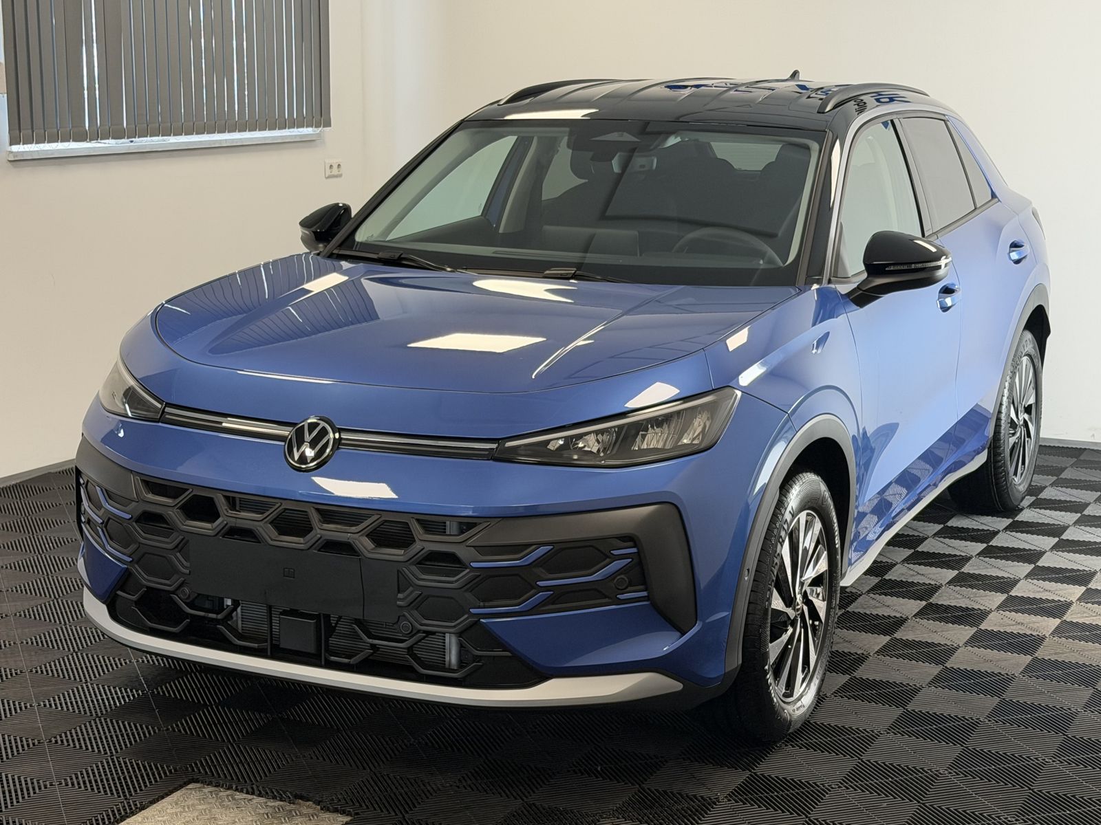 Volkswagen T-Roc 1.5 eTSI DSG Life 5J-Garantie Ambiente AHK imagem 2