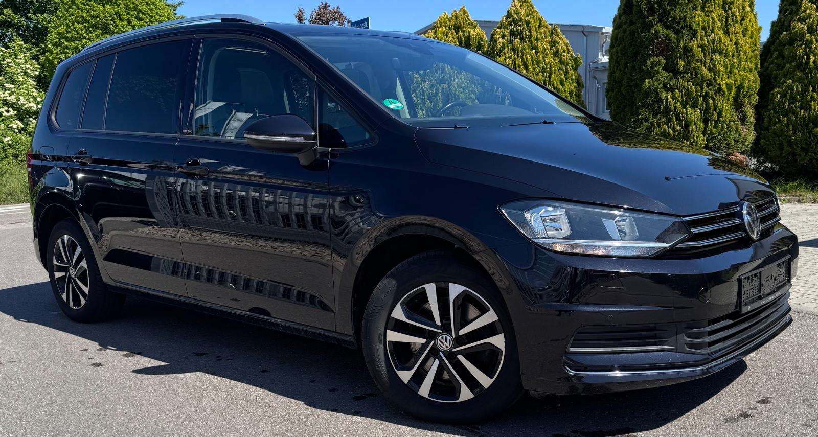 Volkswagen Touran 2.0 TDI IQ.DRIVE 7-Sitzer Panorama AHK