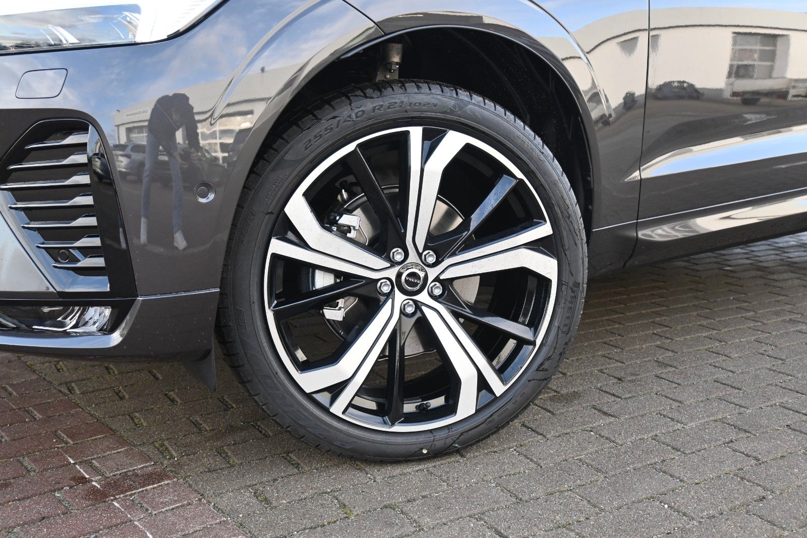 Fahrzeugabbildung Volvo XC60 B5 AWD Plus Dark*H&K*FSHZG*360°*ACC*AHK