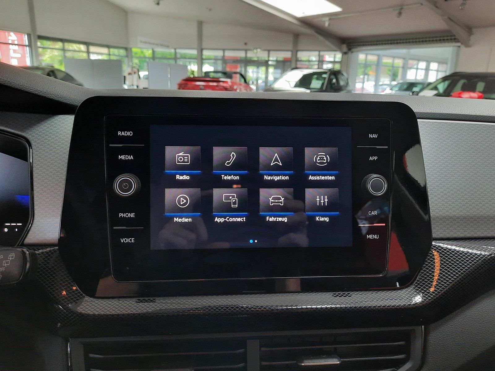 Fahrzeugabbildung Volkswagen T-Cross TSI Life *Navi*Cam*LED*PDC*Sitzhzg*AppC*