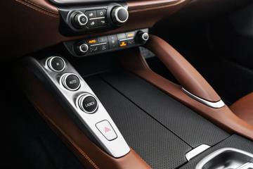 2018 Ferrari GTC4LUSSO — миниатюра 15