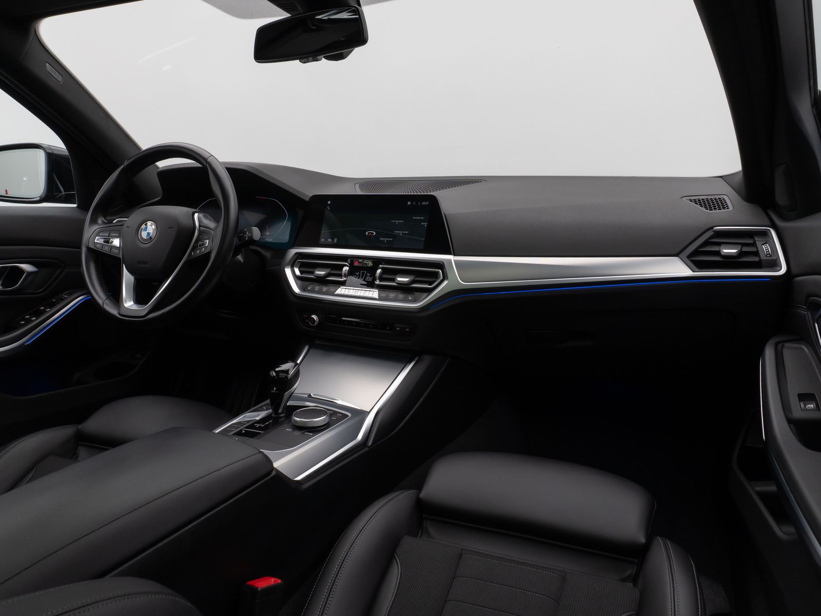 Fahrzeugabbildung BMW 320d Sport Line Panorama Laser HUD DAB HiFi AHK