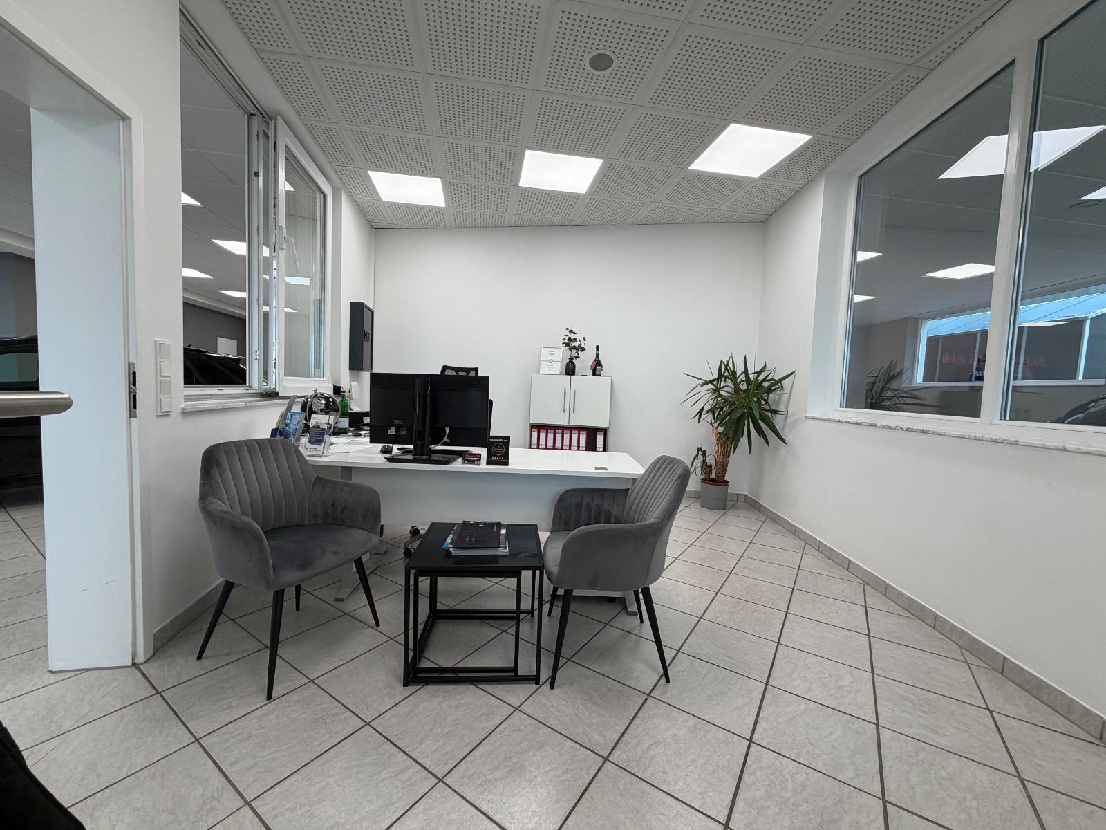 showroom-image-bottom