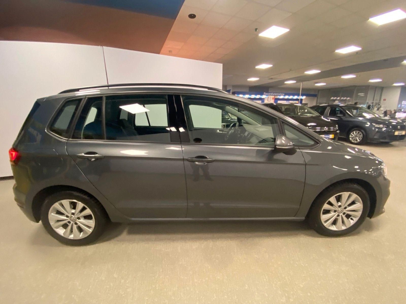 Fahrzeugabbildung Volkswagen Golf Sportsvan 1.5 TSI ACT Comfortline+DSG+ACC+