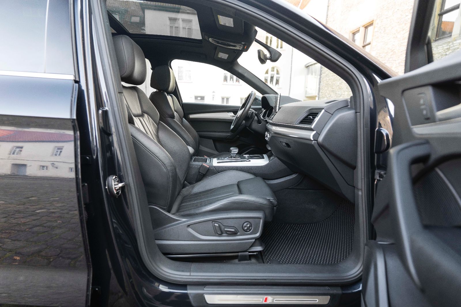 Fahrzeugabbildung Audi Q5 2.0 TFSI QUATTRO S-LINE 360° B&O TOTW SHZ PDC