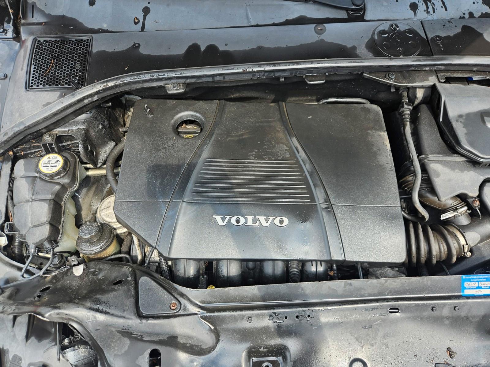 Volvo V70 2010 — photo 21