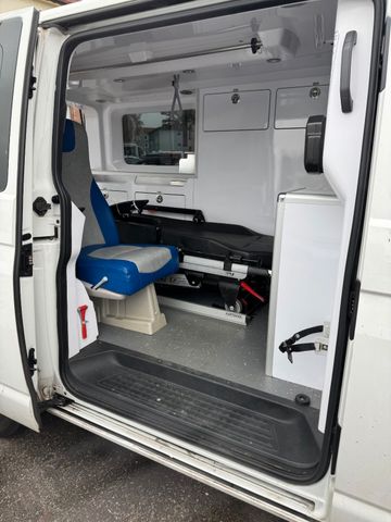 Volkswagen T6  Ambulance Krankenwagen RTW komplett