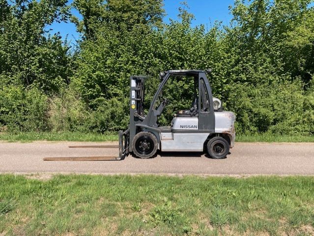 Nissan UGD02A30PQ Triplex Breiter Gabelträger,