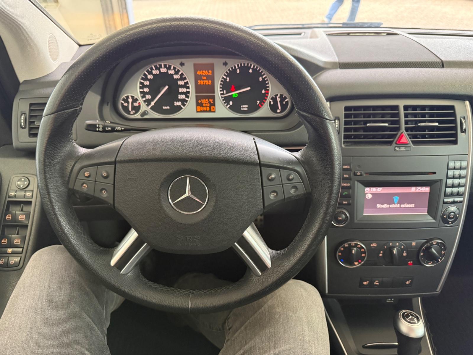 Mercedes-Benz B 200*SPORT*AUTOMATIK*SHZ*NAVI*AHK*TEMP*PARK-ASS