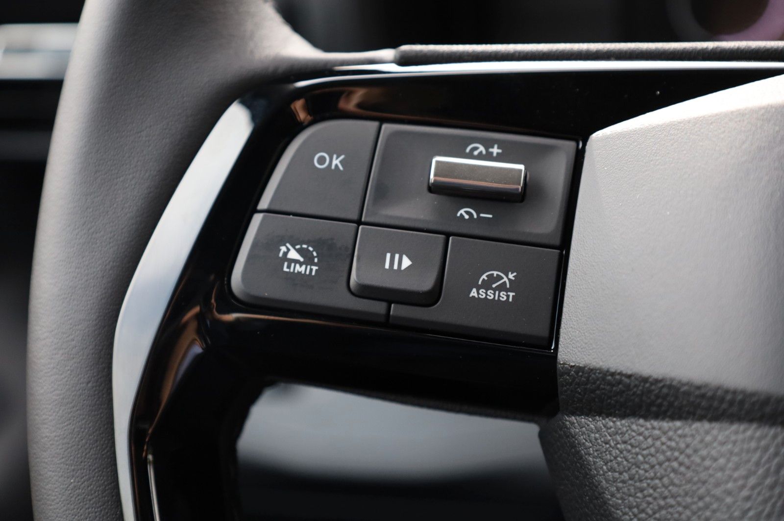 Fahrzeugabbildung Opel Combo Cargo 1,5 D Sitze- +Frontscheibe beheizt