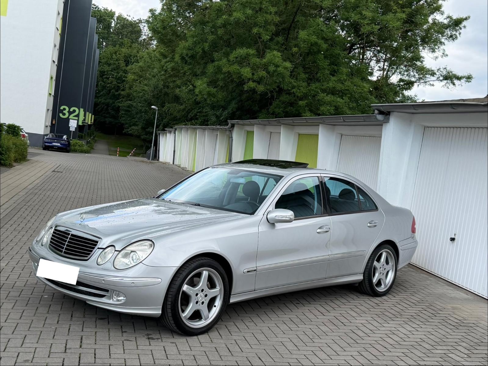Mercedes-Benz E 240 AVANTGARDE