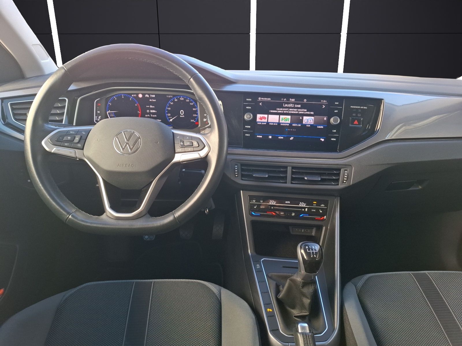 Fahrzeugabbildung Volkswagen Polo TSI Style Matrix Navi AID ACC PDC SH LM