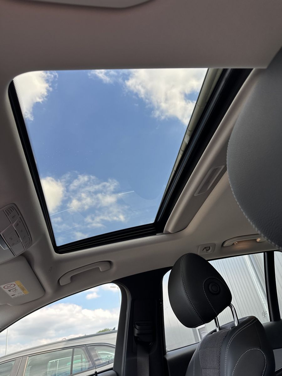 Fahrzeugabbildung Mercedes-Benz E 300e T Avantgarde NAV+LED+PANO+WIDESCREEN+KAM