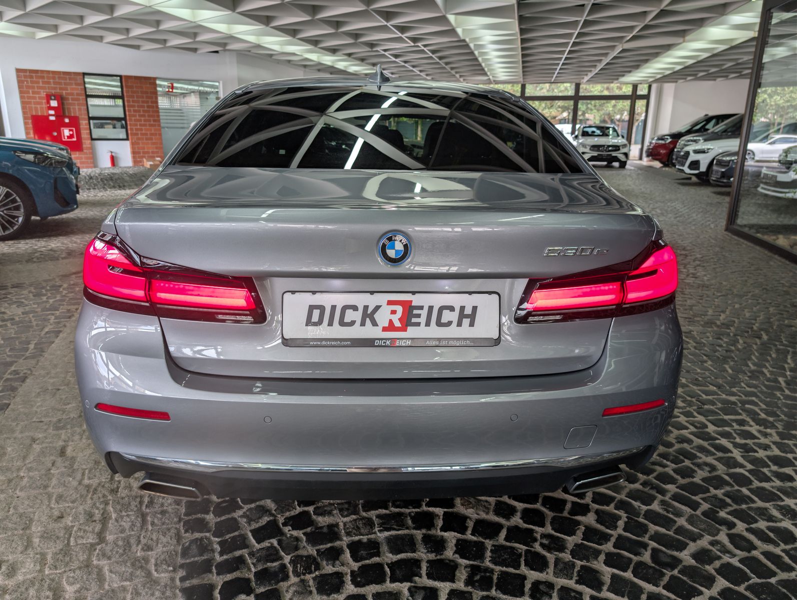 Fahrzeugabbildung BMW 530 e Luxury Line HEV AHK LED LEDER SHZ SoH 97%
