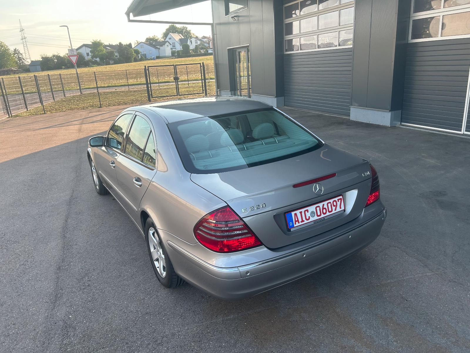Mercedes-Benz E220CDI-Elegance-Aut-PDC-VornHinten-Klimaaut-Alu